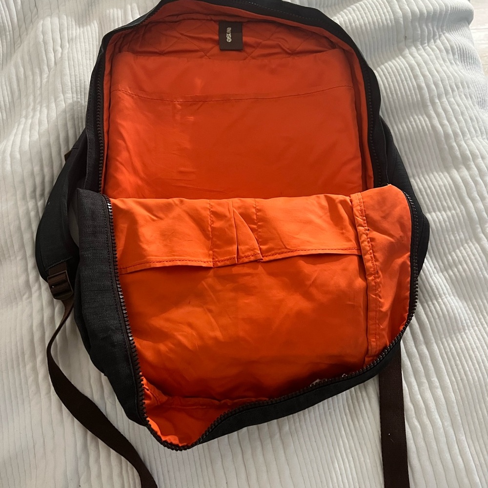 Incase Backpack - Picture 3 of 4